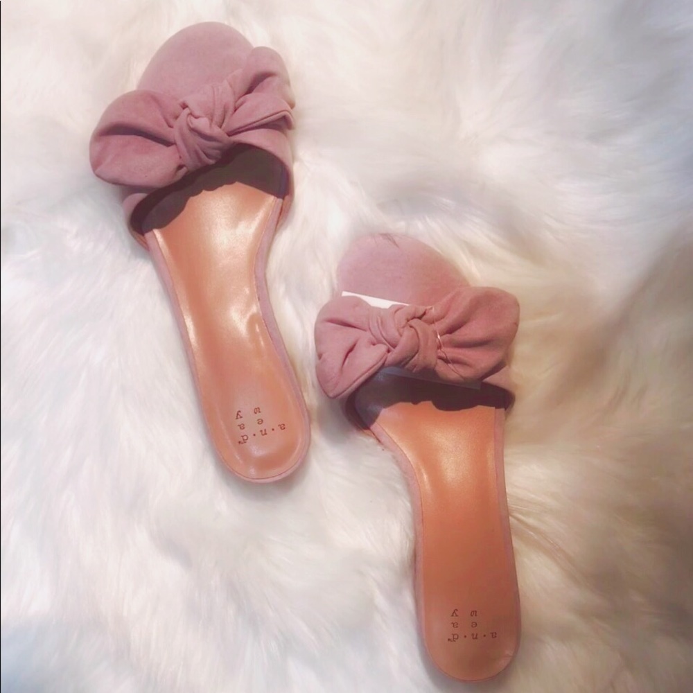 A new day Lavender mules 👡👡